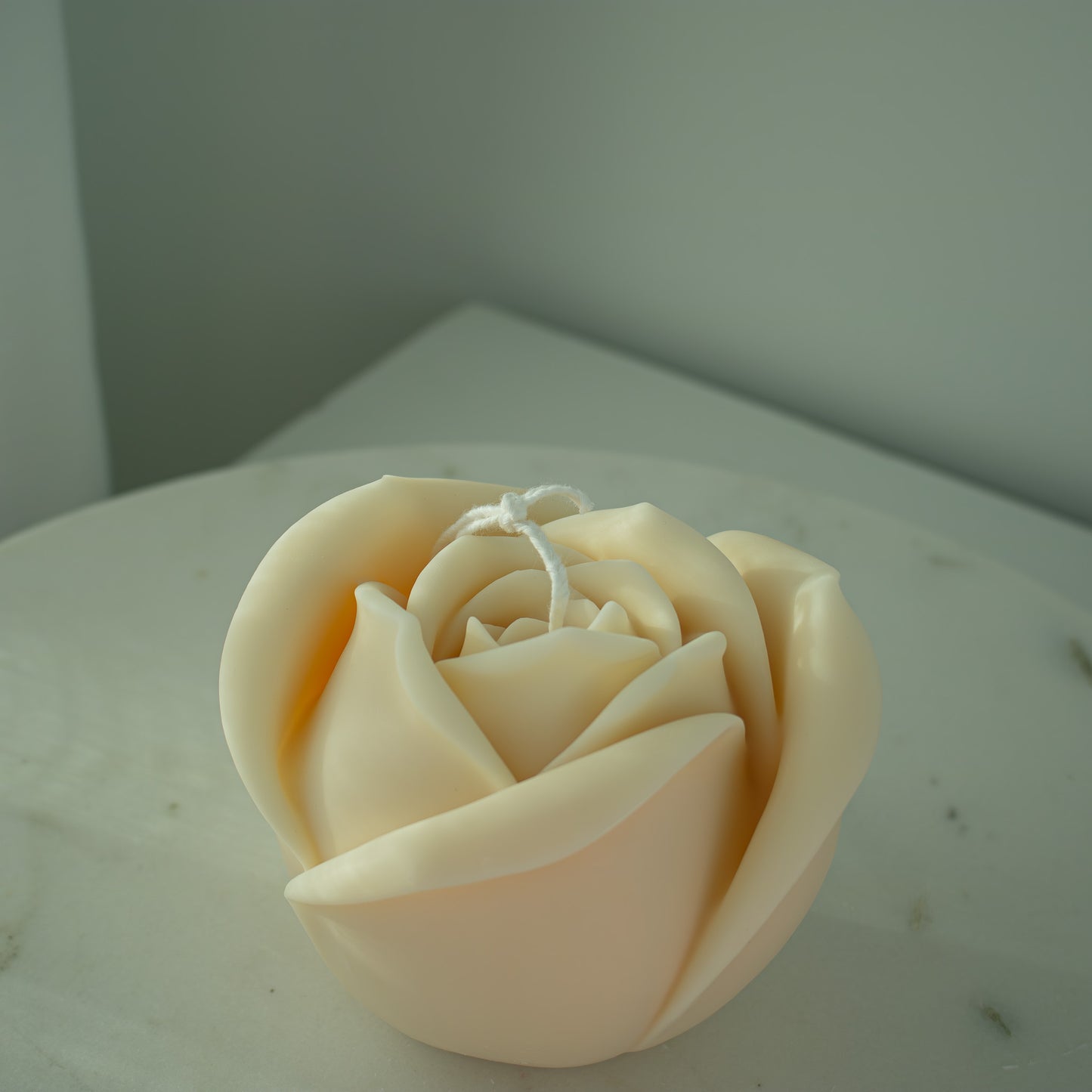 Decorative Rpse Shaped Candle