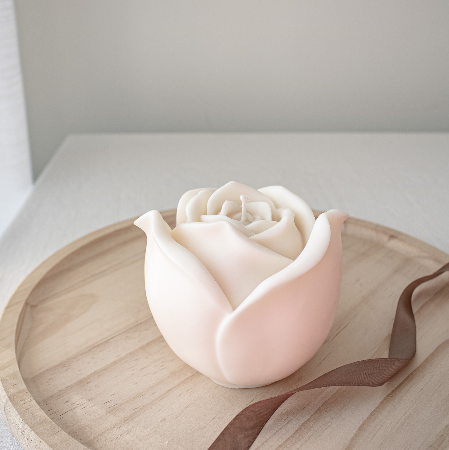 large candle, centerpiece 